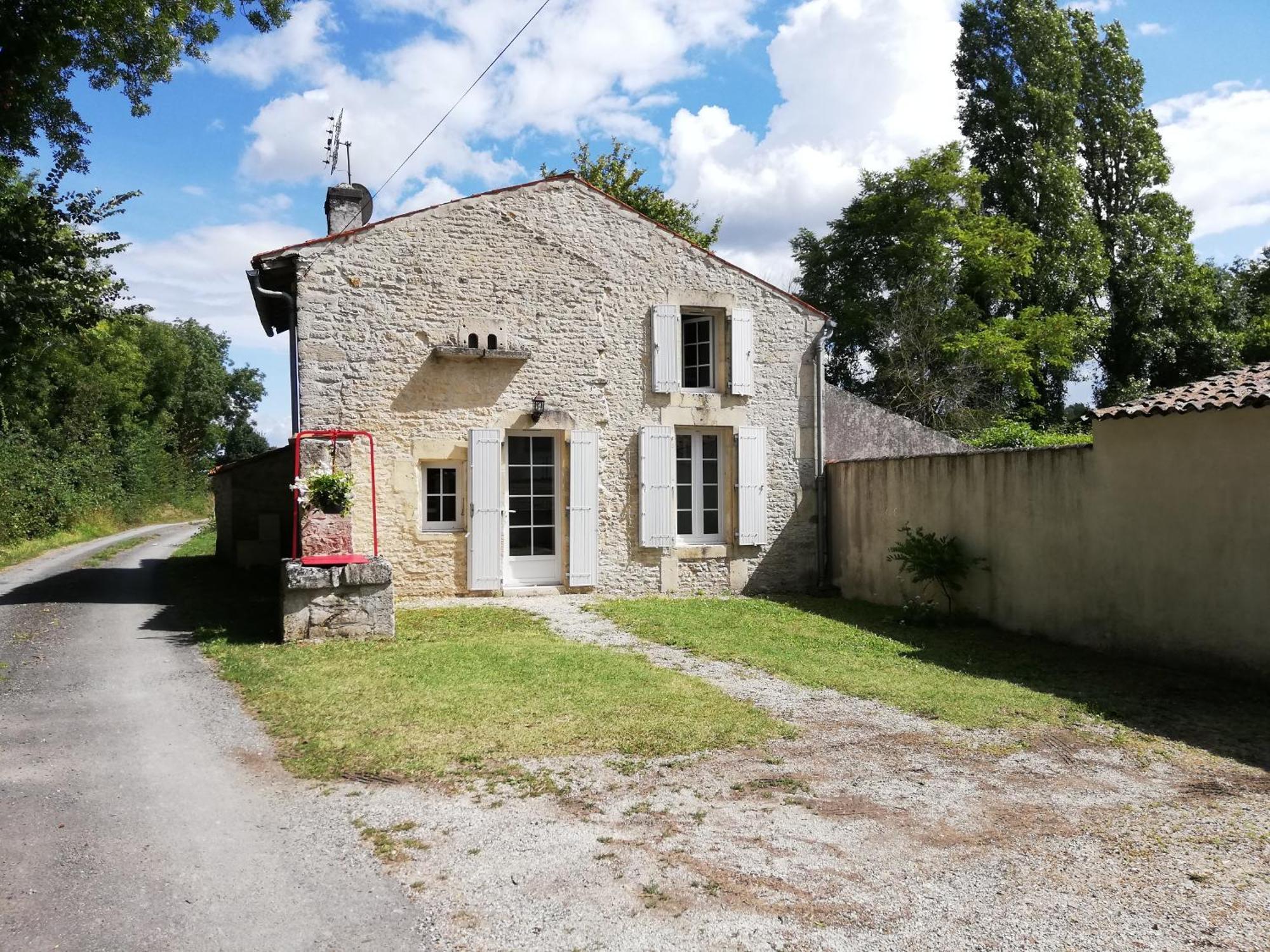 La Petite Maison Matha Buitenkant foto