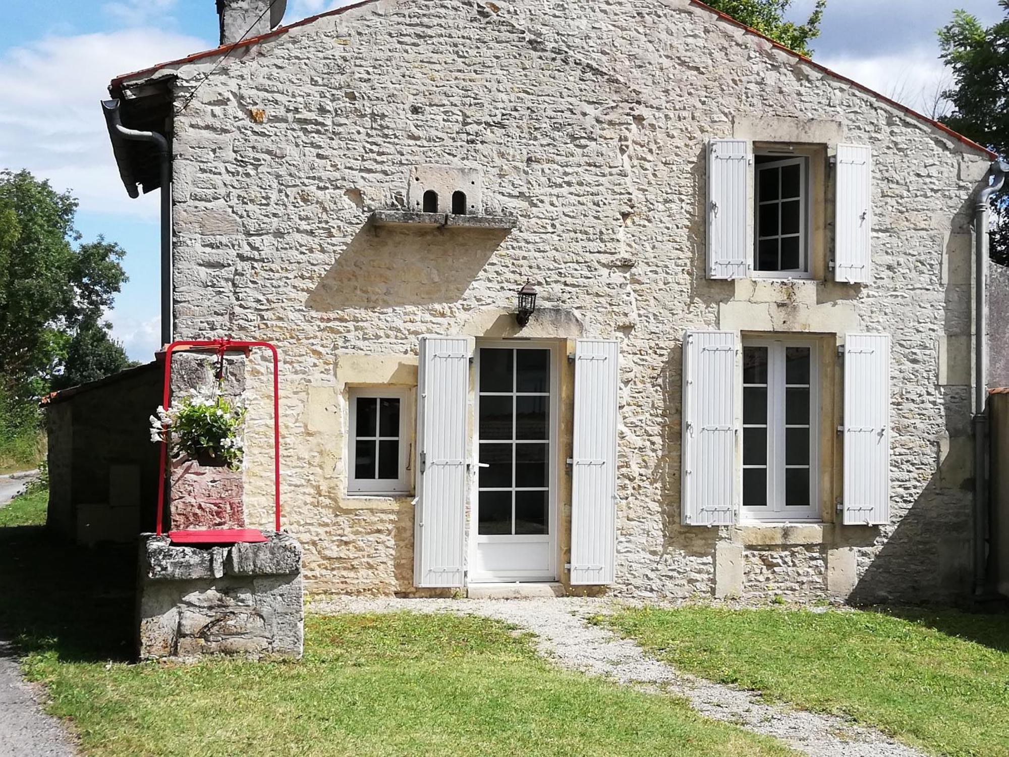 La Petite Maison Matha Buitenkant foto